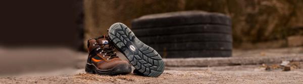 The Ultimate Guide to Safety Footwear: Regulations, Ratings, and Industry Applications